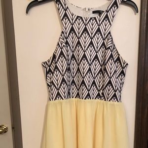 LuLu’s medium dress. Black, white & yellow.